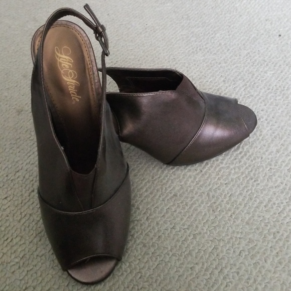 Shoes - Picture 8 of 8